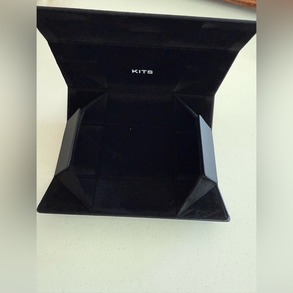 Kitseyecare Premium Hard Black Case NWOT - Picture 4 of 6